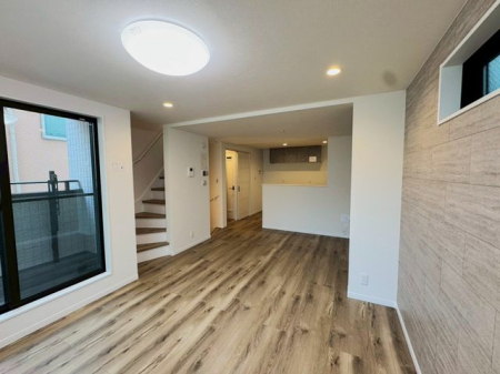 rO yρzi2025N12jBe 傫ȑ炽ՂށA邭JIȃrOBƑ̏Ί炪RƏW܂ASn悢ԂłB