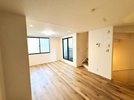 rO yρzi2025N12jBe    ƂLƖ邳͂̃rOBxɂ͉Ƒł났ȂA₩ȎԂy߂܂B