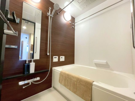  yρzi2025N12jBe        F͂̃oX[BfUCƋ@\𗼗KȃN[[VԂłB