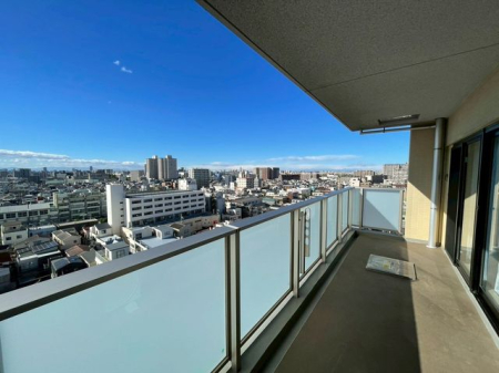 ̑ yρzi2025N12jBe     邢z˂Ղ~蒍JIȃoRj[B󕨂̂͂AbNX^Cɂ҂̋ԂłB