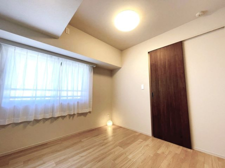 Q yρzi2025N12jBe       ؖڂ̕₳ۂ^鋏Bi`ȕ͋C̒ŁAS烊bNXłԂłB