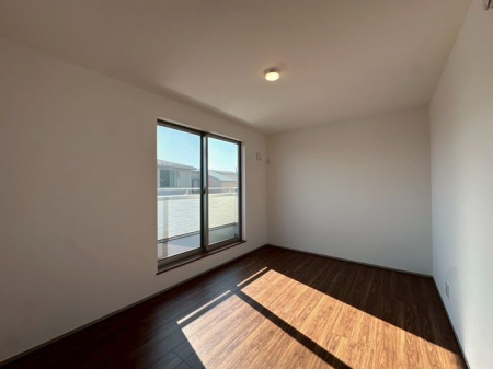 ���̑����� �y�����z�z�˂��ɕ�܂�鋏���́A���邭���K�Ȉ�ہB�������̂����ԂŁA�����b�N�X�ł���ЂƂƂ����߂����܂��B