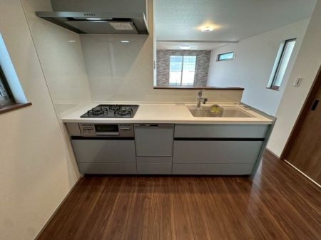 �L�b�`�� �y�L�b�`���z���邭�J���I�ȑΖʃL�b�`���́A�Ƒ��̉�b���e�ސS�n�悢��ԁB�����̎��Ԃ������Ɗy�����Ȃ�܂��B