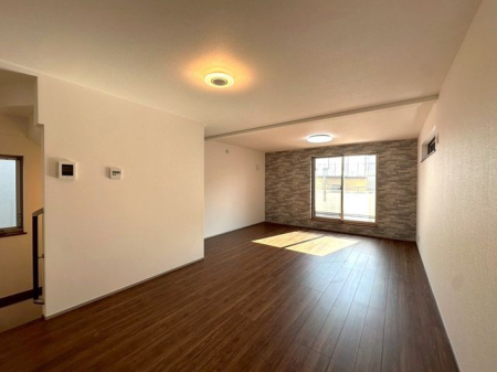 ���r���O �y���r���O�z�Ƒ������R�ƏW���L�X���r���O�B�傫�ȑ���������~�蒍���A���������Ȏ��Ԃ���ށA�S�L���ȋ�Ԃł��B