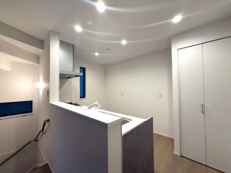 Lb` yρz(2025N11)BeƂ邢rOBԑŜɍL鐴ƊJA̕炵Sn悭ݍ݂܂B