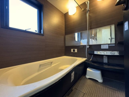  yoXzF͂̃oX[BfUCƋ@\𗼗KȃN[[VԂłB