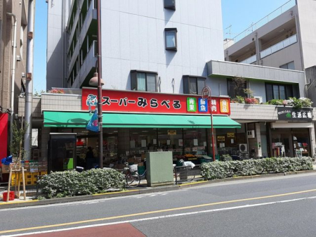 ���ӊ� �X�[�p�[�݂�ׂ鏬��X �k��4���B 300m