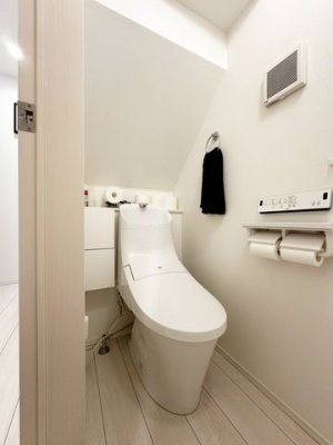 �g�C�� ������Ƃ������������ӂ��g�C���B�㎿�ȃf�U�C���ŁA�����g����ԂɐS�n�悳�Ɖ��K�����v���X���܂��B