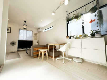 ���r���O �������Ƃ����L���Ɩ��邳�����͂̃��r���O�B�x���ɂ͉Ƒ��ł��났�Ȃ���A���₩�Ȏ��Ԃ��y���߂܂��B