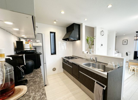 �L�b�`�� ���r���O�����n����J���I�ȑΖʃL�b�`���B�Ƒ���Q�X�g�Ƃ̃R�~���j�P�[�V�������y���݂Ȃ��璲���ł�����K�ȋ�Ԃł��B