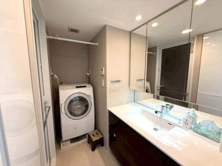 ʑEʏ yʁzi2025N12jBe2lŎg郏ChȐʑ䂪́BfUCƋ@\˔AƑ݂ȂɊg₷dlłB