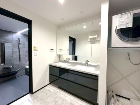 ���ʑ�E���ʏ� �y���ʁz2�l����Ŏg���郏�C�h�Ȑ��ʑ䂪���́B�f�U�C�����Ƌ@�\�������˔������A�Ƒ��݂�ȂɊ������g���₷���d�l�ł��B