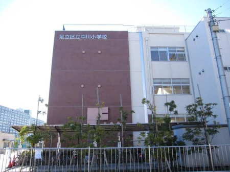 ���ӊ� �n�c�旧���쏬�w�Z �k��5���B 330m