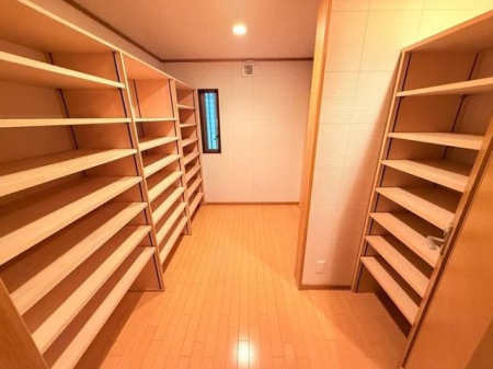 ���[ �y���[�z���[�͂����Ղ�̃t�@�~���[�N���[�[�b�g�B�����̂悤�ȍL���ł��Ƒ����̌C�⏬�����܂Ƃ߂ĕЕt�����A���������ŋC�����̗ǂ����ւ�ۂĂ܂��B