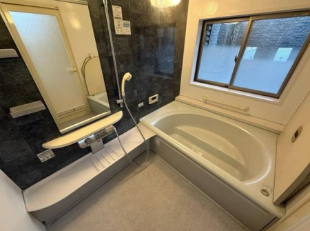 ���� �y�o�X�z��������Ƃ��������f�U�C�����������o�X���[���B�������Ə㎿�������˔������A�����̃o�X�^�C�����y���݂ɂȂ��Ԃł��B