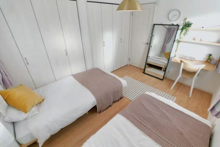 �Q�� �y�����z�ؖڂ̕��������₳������ۂ�^���鋏���B�i�`�������ȕ��͋C�̒��ŁA�S���烊���b�N�X�ł����Ԃł��B