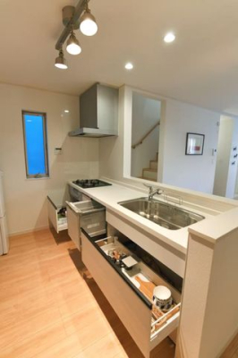 �L�b�`�� �y�L�b�`���z���r���O�����n����J���I�ȑΖʃL�b�`���B�Ƒ���Q�X�g�Ƃ̃R�~���j�P�[�V�������y���݂Ȃ��璲���ł�����K�ȋ�Ԃł��B