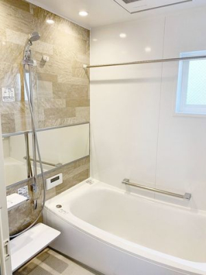 ���� �y�o�X�z������Ƃ������邭���������ӂ�闁���B���炩�Ȍ��ɕ�܂�Ȃ���A1���̔���������������S�n�悢��Ԃł��B