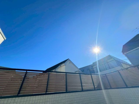 ���̑� �y���]�z��̉��ɍL����J���I�ȃ��[�t�o���R�j�[�B�S�n�悢���������Ȃ���A�Ƒ���F�l�Ɠ��ʂȎ��Ԃ��y���߂��ґ�ȋ�Ԃł��B