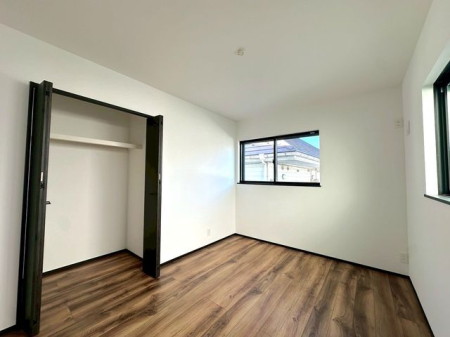 ���̑����� �y�����z���[�X�y�[�X����������m�ۂ��ꂽ�����B�ߗނ���p�i�𐮗����₷���A��������Ɛ�������ۂ�^���܂��B