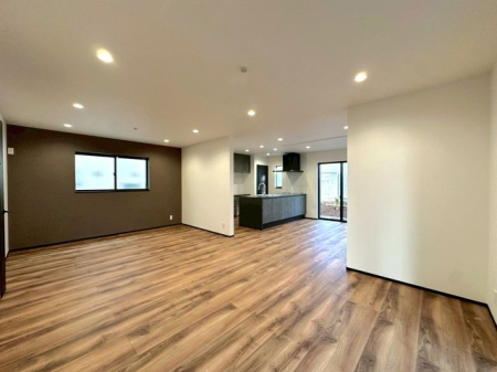 ���r���O �y���r���O�z�����������F�����ƊJ�����̂����ԍ\���B�X�^�C���b�V���ȃC���e���A���f����A�㎿�ȃ��r���O�ł��B