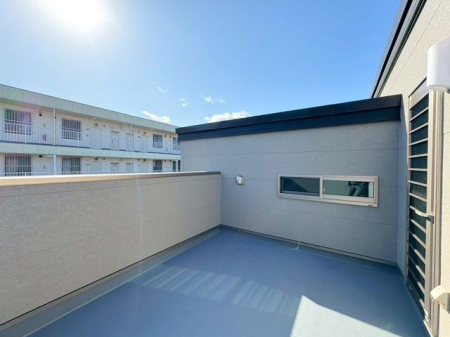 �o���R�j�[ �y�o���R�j�[�z�i2026�N2���j�B�e��̉��ɍL����J���I�ȃ��[�t�o���R�j�[�B�S�n�悢���������Ȃ���A�Ƒ���F�l�Ɠ��ʂȎ��Ԃ��y���߂��ґ�ȋ�Ԃł��B