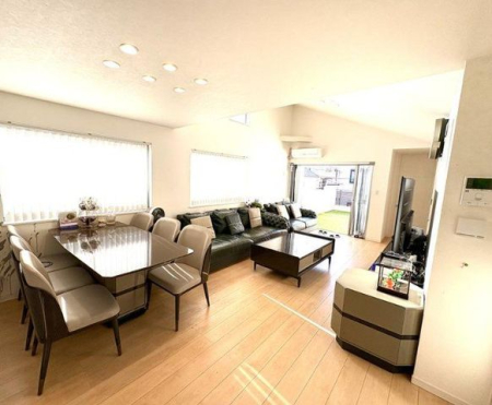 ���r���O �y���r���O�z�����V��ƍL�X�Ƃ�����Ԃ����͂̃��r���O�B�������ꂽ�f�U�C�����A�����̕�炵�ɏ㎿�Ȃ�Ƃ�������炵�܂��B