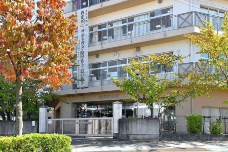 ���ӊ� �����旧��ꒆ�w�Z �k��22���B 1700m