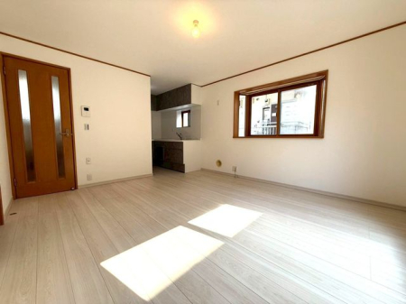 ���r���O �y���r���O�z�i2026�N3���j�B�e���邭������������ۂ̃��r���O�B�V���v���ȃf�U�C���ŃC���e���A���y���߂�A���S�n�̗ǂ���Ԃł��B