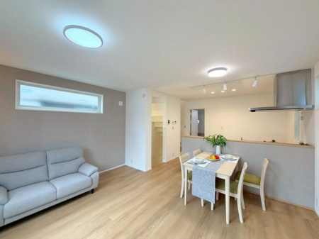 ���r���O �y���r���O�z�i2026�N3���j�B�e�_�炩�ȗz�˂��ƐS�n�悢�����������郊�r���O�B�������Ƃ������Ԃ������A���났�̂ЂƂƂ������o���܂��B