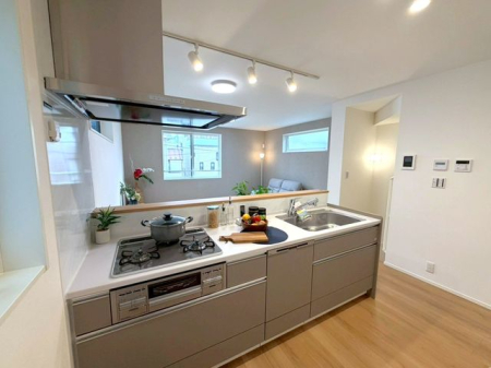 �L�b�`�� �y�L�b�`���z�i2026�N3���j�B�e���r���O�����n����J���I�ȑΖʃL�b�`���B�Ƒ���Q�X�g�Ƃ̃R�~���j�P�[�V�������y���݂Ȃ��璲���ł�����K�ȋ�Ԃł��B