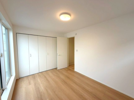 ���̑����� �y�����z�i2026�N3���j�B�e���[�X�y�[�X����������m�ۂ��ꂽ�����B�ߗނ���p�i�𐮗����₷���A��������Ɛ�������ۂ�^���܂��B