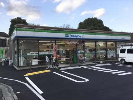 ���ӊ� �t�@�~���[�}�[�g������X �k��6���B 450m