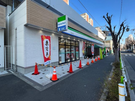 ���ӊ� �t�@�~���[�}�[�g������X �k��6���B 430m