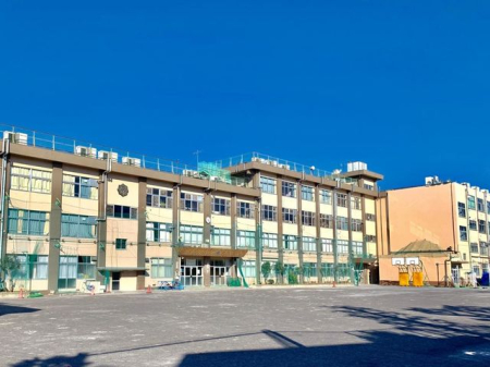 ���ӊ� �r��旧��㒆�w�Z �k��4���B 270m