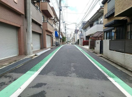 ���n�O�ώʐ^ �y���n�z�쑤5.4�������ɖʂ����J�������ӂ�闧�n�B�z���ɕ�܂�A�����S�n�悭�ʂ蔲���閾�邢�Z�܂��ł��B