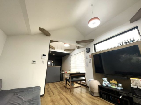 ���r���O �y���r���O�z�i2026�N4���j�B�e�Ƒ��̉�b���e�ލL�X���r���O�B�J�����Ɖ�������������Ԑ݌v�ŁA�����̕�炵��S�n�悭�ʂ�܂��B