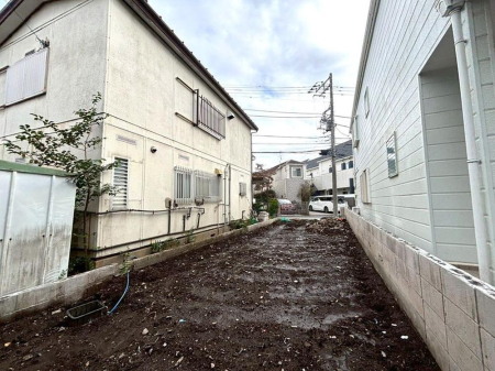 ���n�O�ώʐ^ �O�ρy���n�z�i2026�N4���j�B�e  ���ʓ��H�ɖʂ����J�������ӂ�闧�n�B�z���ɕ�܂�A�����S�n�悭�ʂ蔲���閾�邢�Z�܂��ł��B