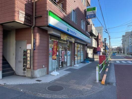 ���ӊ� �R���r�j 220m �t�@�~���[�}�[�g���V�݈͊꒚�ړX(�t�@�~���[�}�[�g���V�݈͊꒚�ړX�܂�220m �k��3���B)