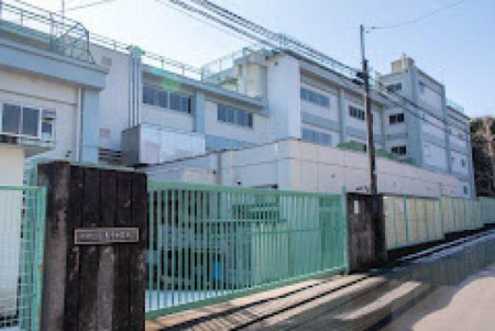 ���ӊ� ���w�Z 330m �����旧��{���w�Z(�����旧��{���w�Z�܂�330m �k��5���B)