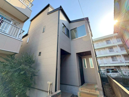 ���n�O�ώʐ^ �O�ρy�O�ρz�i2026�N4���j�B�e  ���邢�F���̊O�ς���ۓI�ȏZ�܂��B�Ƒ��̏Ί炪�������A�����肠�ӂ��f�U�C�������͂ł��B