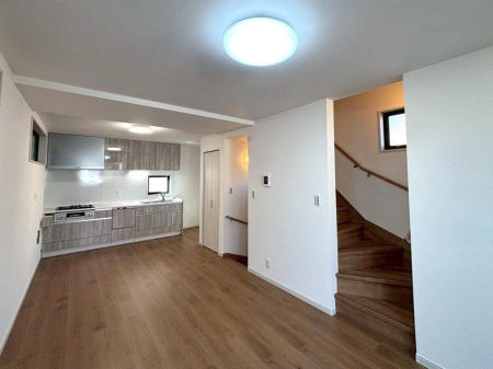 ���r���O �����y���r���O�z�i2026�N4���j�B�e�F2����  ���邭������������ۂ̃��r���O�B�V���v���ȃf�U�C���ŃC���e���A���y���߂�A���S�n�̗ǂ���Ԃł��B