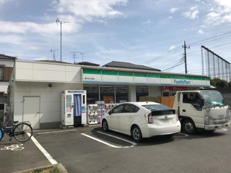 ���ӊ� �R���r�j 370m �t�@�~���[�}�[�g���ˌܒ��ړX(�t�@�~���[�}�[�g���ˌܒ��ړX�܂�370m �k��5���B)