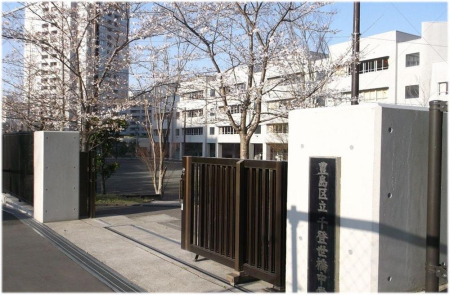 ���ӊ� ���w�Z 900m �L���旧��o�������w�Z(�L���旧��o�������w�Z�܂�900m �k��12���B)