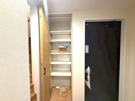 ���[ �����y���[�z�i2026�N4���j�B�e  ���ւɂ͕֗��Ȏ��[�X�y�[�X�������B�C��P�Ȃǂ�����������[�ł��A�����ڂɂ���������ۂ�^���܂��B