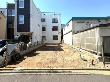 ���n�y�n�ʐ^ �O�ρy���n�z�i2026�N4���j�B�e  �쓌���`�n�������炷�D�ꂽ�̌��ƒʕ��B�������Ƃ����J�����ɕ�܂�A�㎿�ȓ����������Z���ł��B