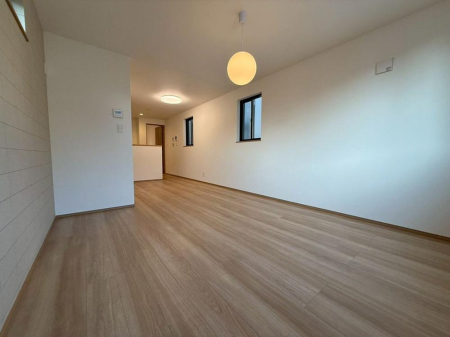 ���r���O �����y���r���O�z�i2026�N4���j�B�e  ���邭������������ۂ̃��r���O�B�V���v���ȃf�U�C���ŃC���e���A���y���߂�A���S�n�̗ǂ���Ԃł��B