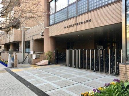 ���ӊ� ���w�Z 520m �����旧����{�����w�Z(�����旧����{�����w�Z�܂�520m �k��7���B)