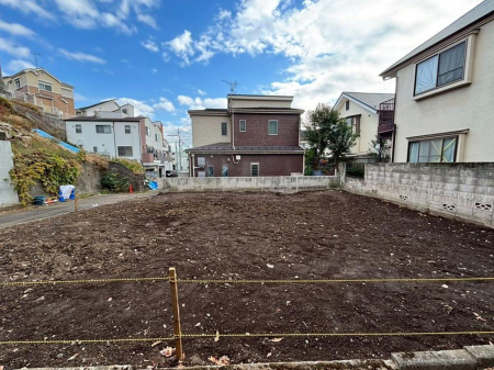 ���n�O�ώʐ^ �O�ρy���n�z�i2026�N4���j�B�e  �k�������ʘH�Ŋp�n�����n�������炷�D�ꂽ�̌��ƒʕ��B�������Ƃ����J�����ɕ�܂�A�㎿�ȓ����������Z���ł��B