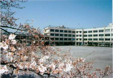 ���ӊ� ���w�Z 680m ���旧�����񒆊w�Z(���旧�����񒆊w�Z�܂�680m �k��9���B)